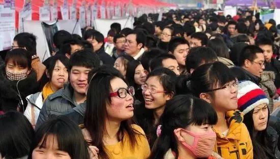 招聘会石家庄_石家庄3月2日开展最大招聘会招聘应聘人员爆棚(2)