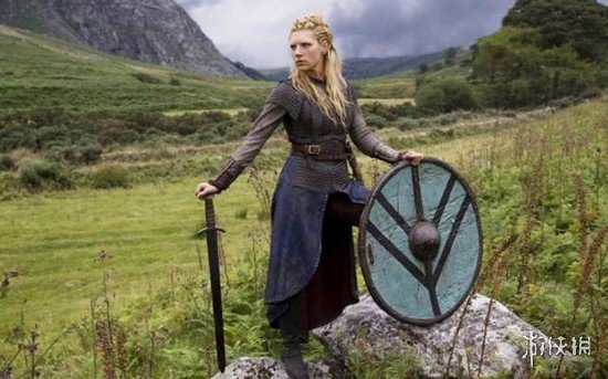 西班牙剑盾这类盾牌直径普遍在30cm左右,其假想的作战环境是近距离