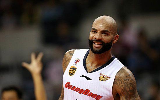 前广东宏远队功臣布泽尔宣布正式退役,球迷们送祝福