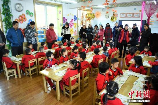 资料图：幼儿园举行家长开放日活动。 武俊杰 摄