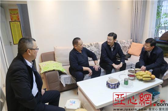 新疆乌苏市委书记周晨等领导看望慰问老党员老干部