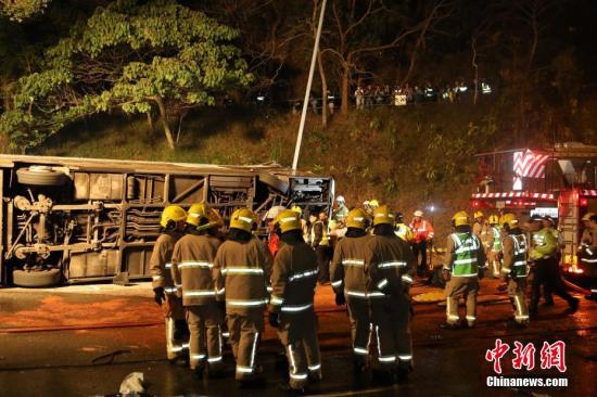 香港大埔车祸死亡人数增至19人 涉事司机被拘捕