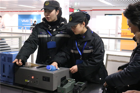 动车站安检员:坚守岗位 累并快乐着|安检员|安检|王艳