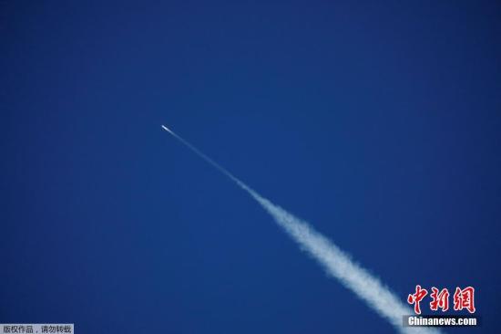 当地时间2018年2月22日，美国太空探索技术公司SpaceX在范登堡空军基地成功地发射了一枚“猎鹰9号”火箭，将其两颗互联网实验卫星Microsat 2a和2b送入轨道。