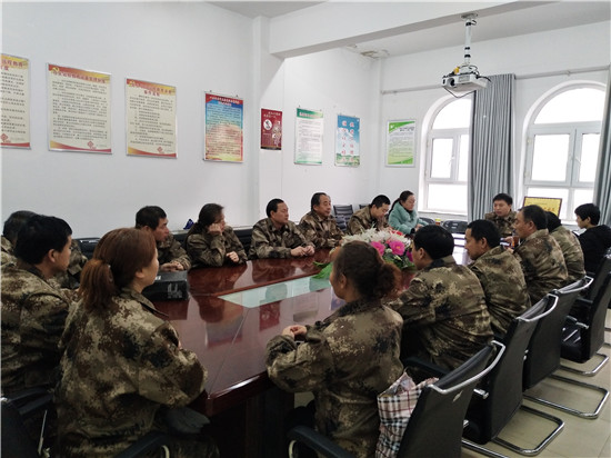 新疆第七师一二九团十连党支部召开党员大会