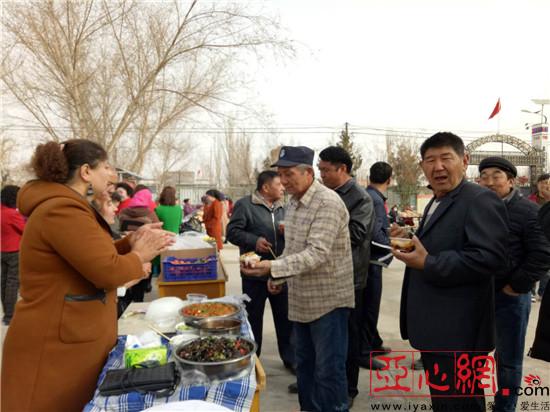 新疆尉犁县兴平乡统其克村开展庆祝"三八"妇女节系列活动