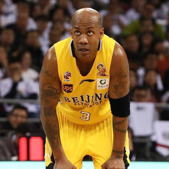 无缘季后赛!马布里说出最大愿望,球迷:就看姚明的