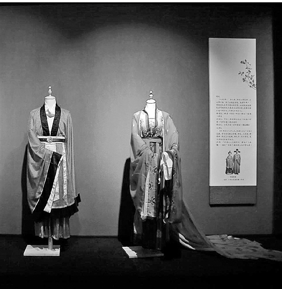 纨绔世子妃小说精华 王爷双腿瘫痪女主如何逆转命运