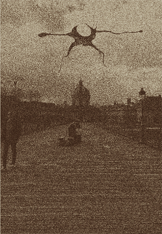 "骇然"的原型就是在这个广场发现的,"影像"中,朱赢椿把它贴到天上