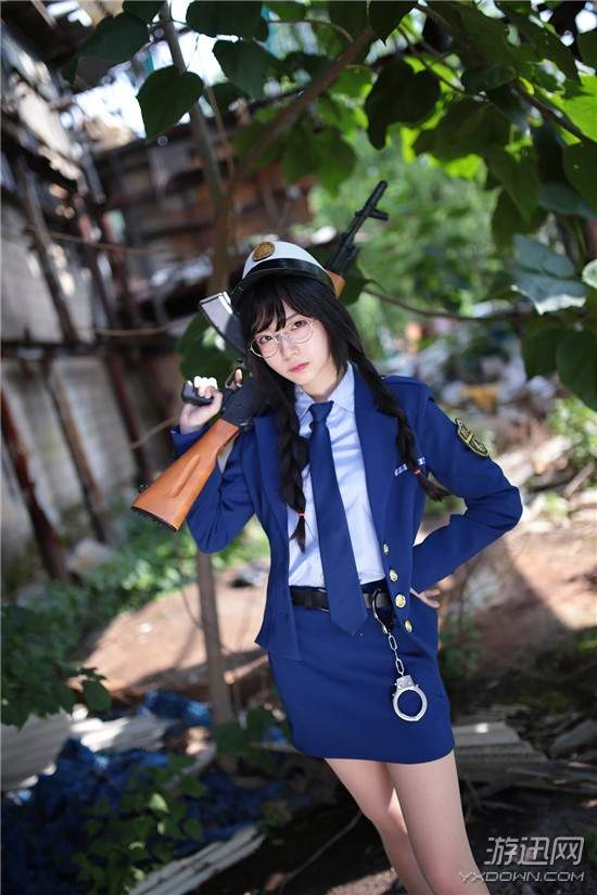 韩国美女cos"吃鸡"网游 小姐姐红绸绕身,大长腿逆天