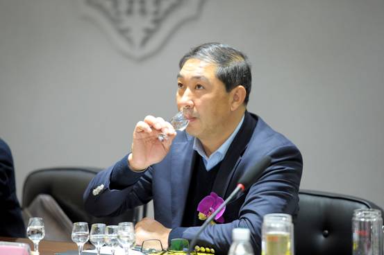 匠心酱香国酒传奇——中国白酒泰斗季克良先生国美酒业行隆重举行
