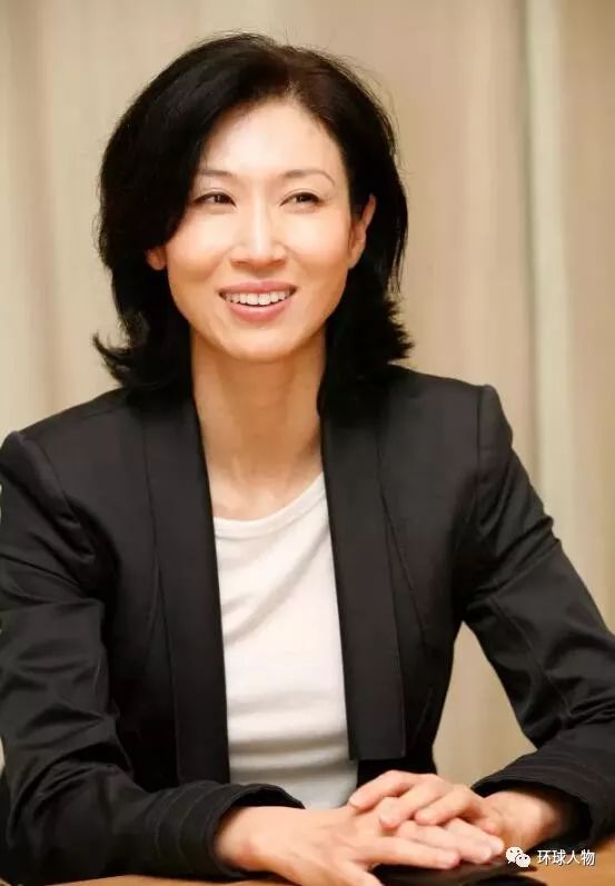 至于原因嘛,很简单,因为卢素英是韩国前总统卢泰愚的女儿.