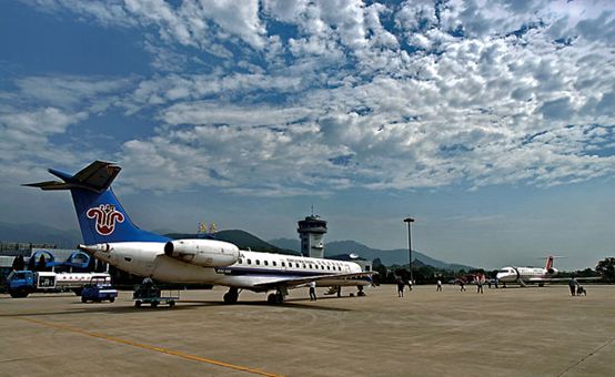 安庆天柱山机场位于中国安徽省安庆市,距安庆市中心约6.