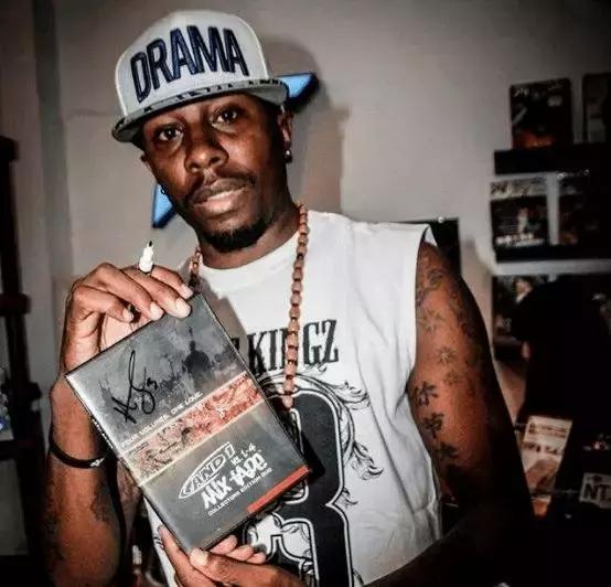 当今街球圈子中最出名的球员之一 他是and1最著名的街球手 辣酱以闪电