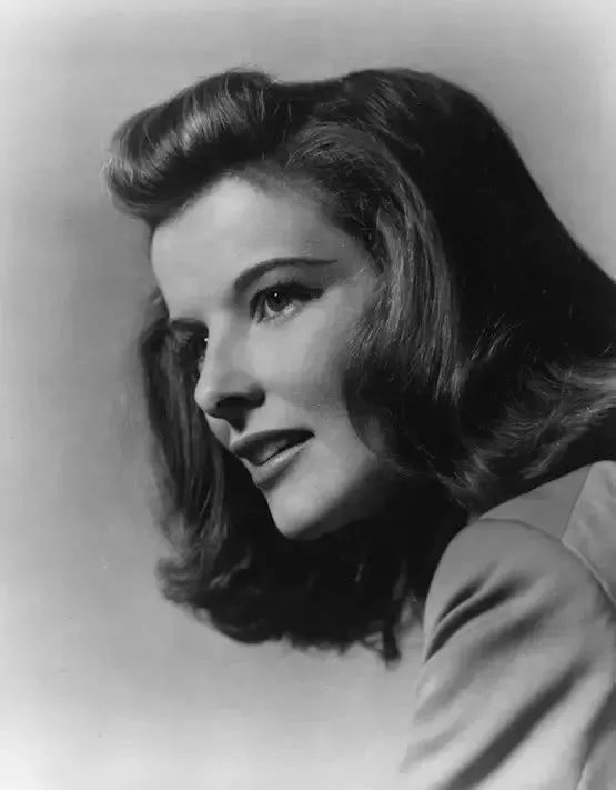 简·拉塞尔,好莱坞传奇巨星.