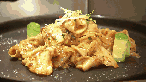 哈尔滨这家饭店真敢起名竟然叫肚圣进店你真能看到赌圣这样做当餐免单