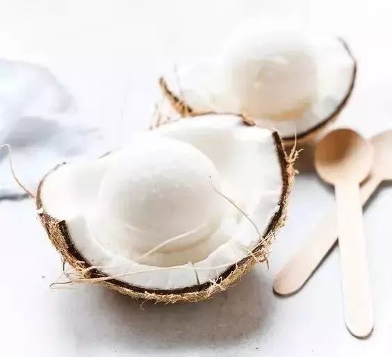 椰子中含有丰富的脂肪和蛋白质,油脂量高达12%,自然椰子的卡路里超过