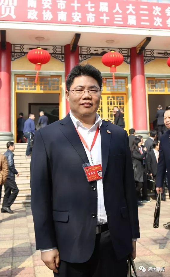 人物简介蓝考资  仑苍大宇人,生于1975年,海南省南安商会会长,海南