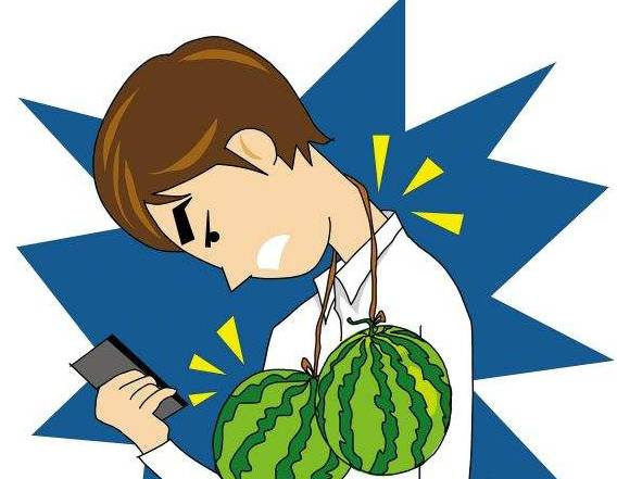 有人曾做了一个实验来求证,结果发现低头超过45度玩手机竟然等于脖子