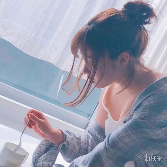 过完生日后,她在她的官方instagram上面就贴出具有纪念性的「19岁的第