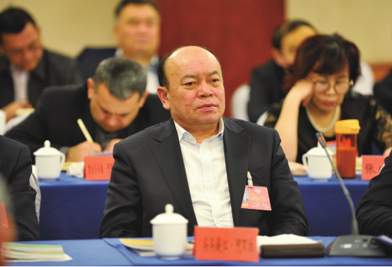 自治区政协委员,自治区工商局党组副书记,局长买买提江·阿不拉亚心网