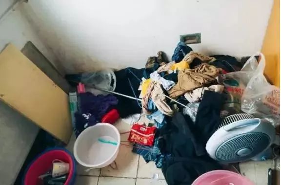 给人的印象总是不太整洁关于寝室的卫生:男生宿舍就是一个这样有趣的