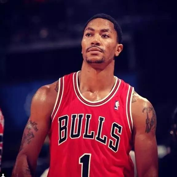 2010—2011赛季获得了mvp,这也是史上最年轻mvp