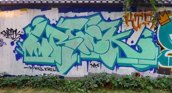 wreck更多还是在大街上画,这在涂鸦黑话中叫做boom,崩街,用不到20分钟