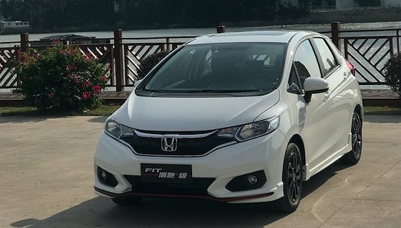 这次我们试了下有着国民超跑称号的第三代飞度