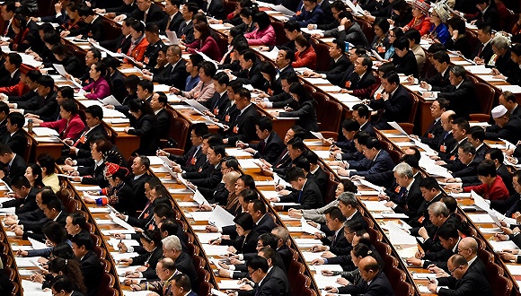 2018年3月5日,十三届全国人大一次会议开幕会.图片来源:视觉中国
