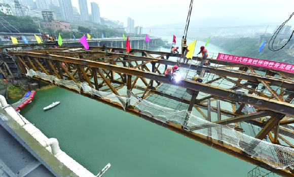 涪陵:乌江大桥复线桥劲性骨架合龙 明年8月将通车