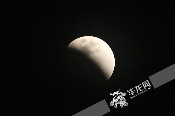 快来看啦 月亮的脸正偷偷的在改变