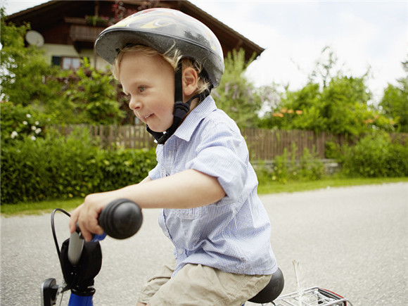 宝宝骑三轮车 一定要注意这3点