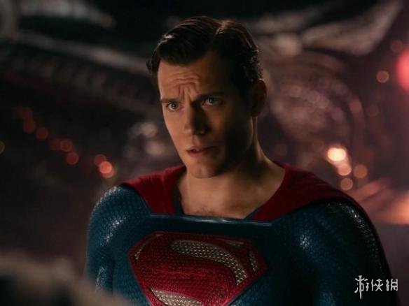 当你发现自己已经去世2天 《正义联盟》超人演员亨利·卡维尔自拍一脸