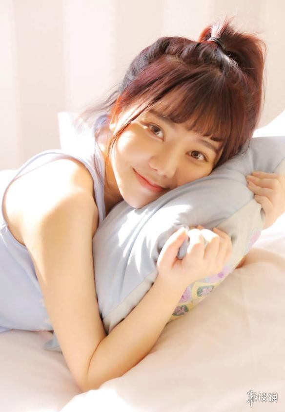 《炉石传说》女主播刘飞儿晒美照 清纯可爱惹人怜!