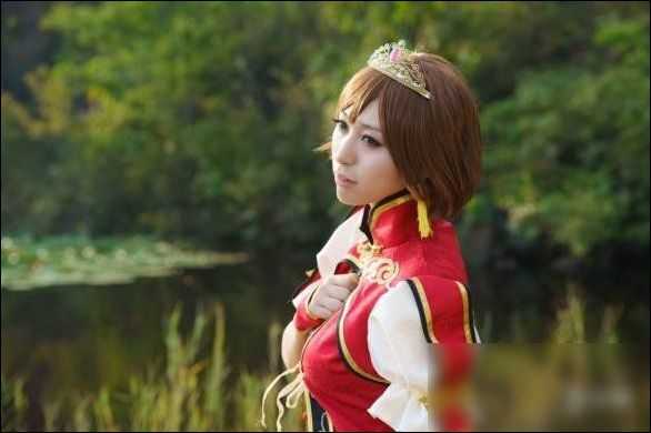 美女cos《真三国无双》孙尚香 手持武器帅炸!