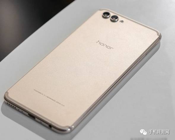 【评测】同为2699元的华为nova2与荣耀v10,你选哪个?