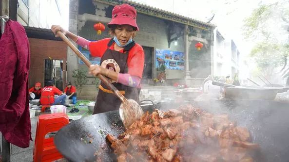 一言不合就整出个万人宴广东人在吃这一项上怕是没输过