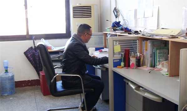 视频|费心写诗评语给52名同学 厉害了我的班