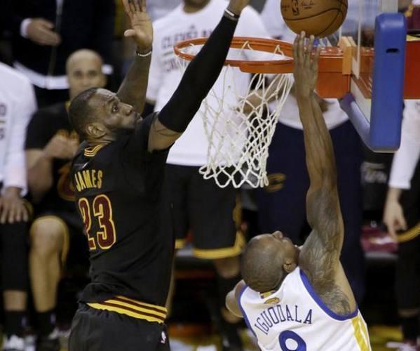 狂轰52分25板20助攻,火箭旧将近三战化身小号詹姆斯,他终值1亿