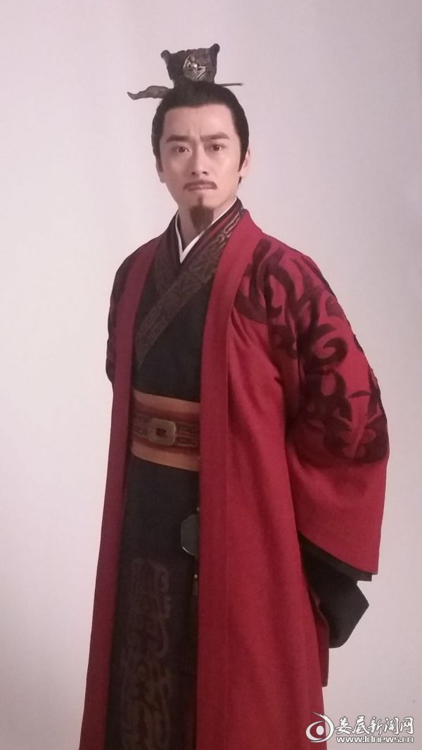 姚清仁《剑王朝》热拍 和李现上演"心理游戏"