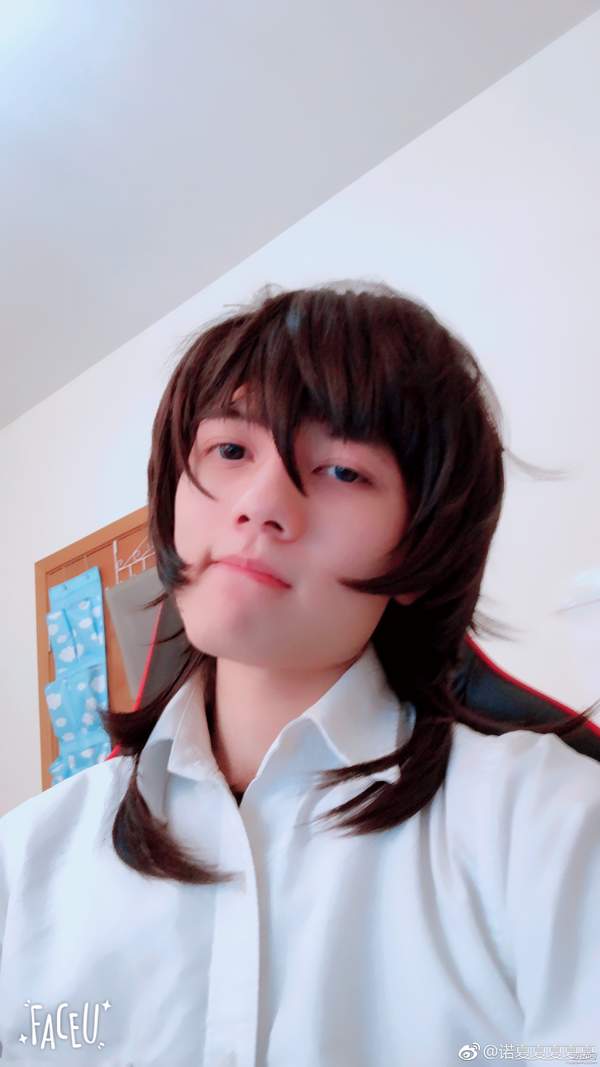 lol"女装大佬"诺夏cos《全职高手》 画风雌雄莫辨