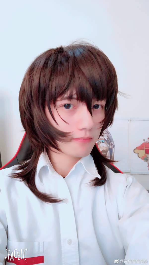 lol"女装大佬"诺夏cos《全职高手》 画风雌雄莫辨