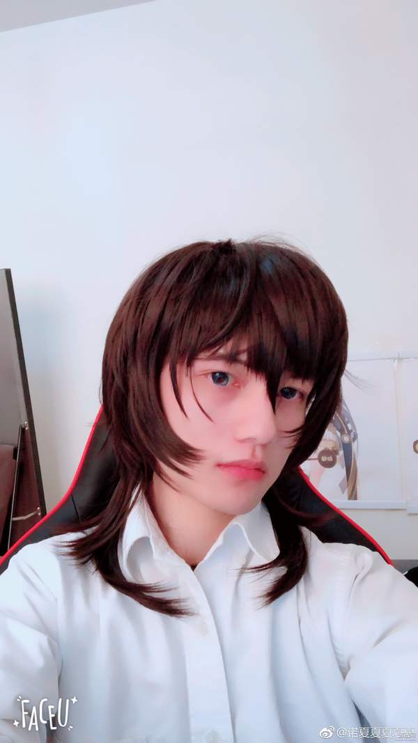 lol"女装大佬"诺夏cos《全职高手》 画风雌雄莫辨