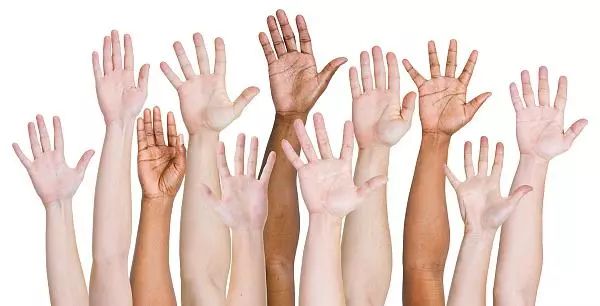 胸痛举手抽筋举手这个动作是万能救命神器真相是