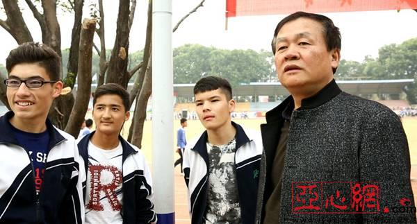 深圳市松岗中学新疆部主任邓克18年如一日用心关爱内高班学子
