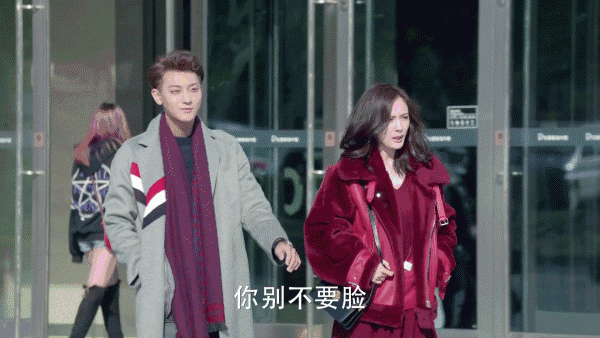 本来谢晓飞是和童薇不打不相识,但却在几次相处当中对她产生了兴趣
