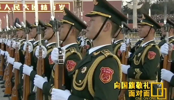 解放军仪仗队执行队长董世伟:"向国旗"是由我喊,"敬礼"是由三个分队长