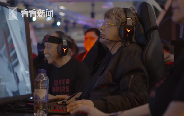 视频|别人家的爷爷奶奶!70多岁还组队跑去打CS电竞|电竞|比赛|银色_新浪新闻