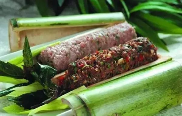 子韭菜花蒸饵丝小粑粑鸡肉烂饭耿马烤崩凤庆腊肉火腿木瓜鸡酸扒菜云南